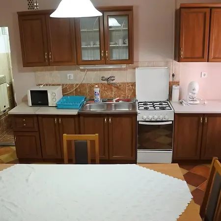 Kisasszony * Έγκερ